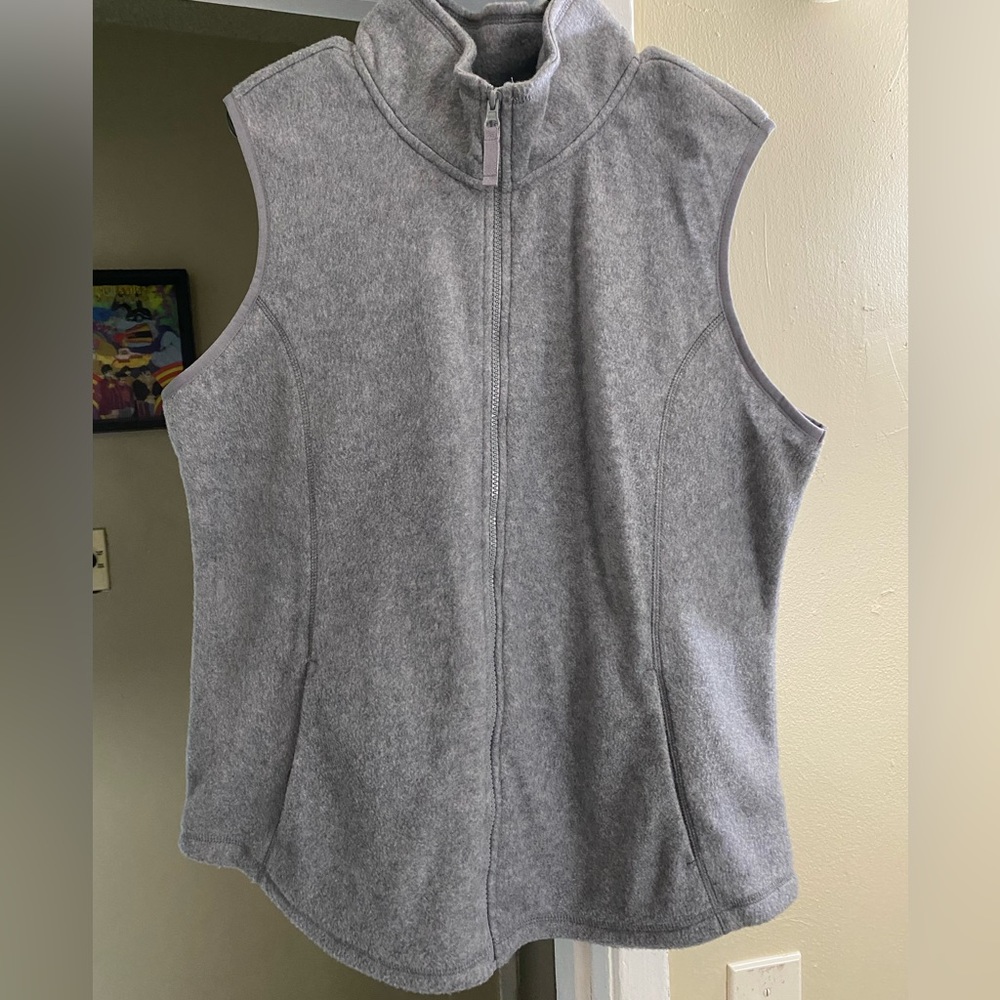 Made for Life brand, grey fleece vest with pockets size XL